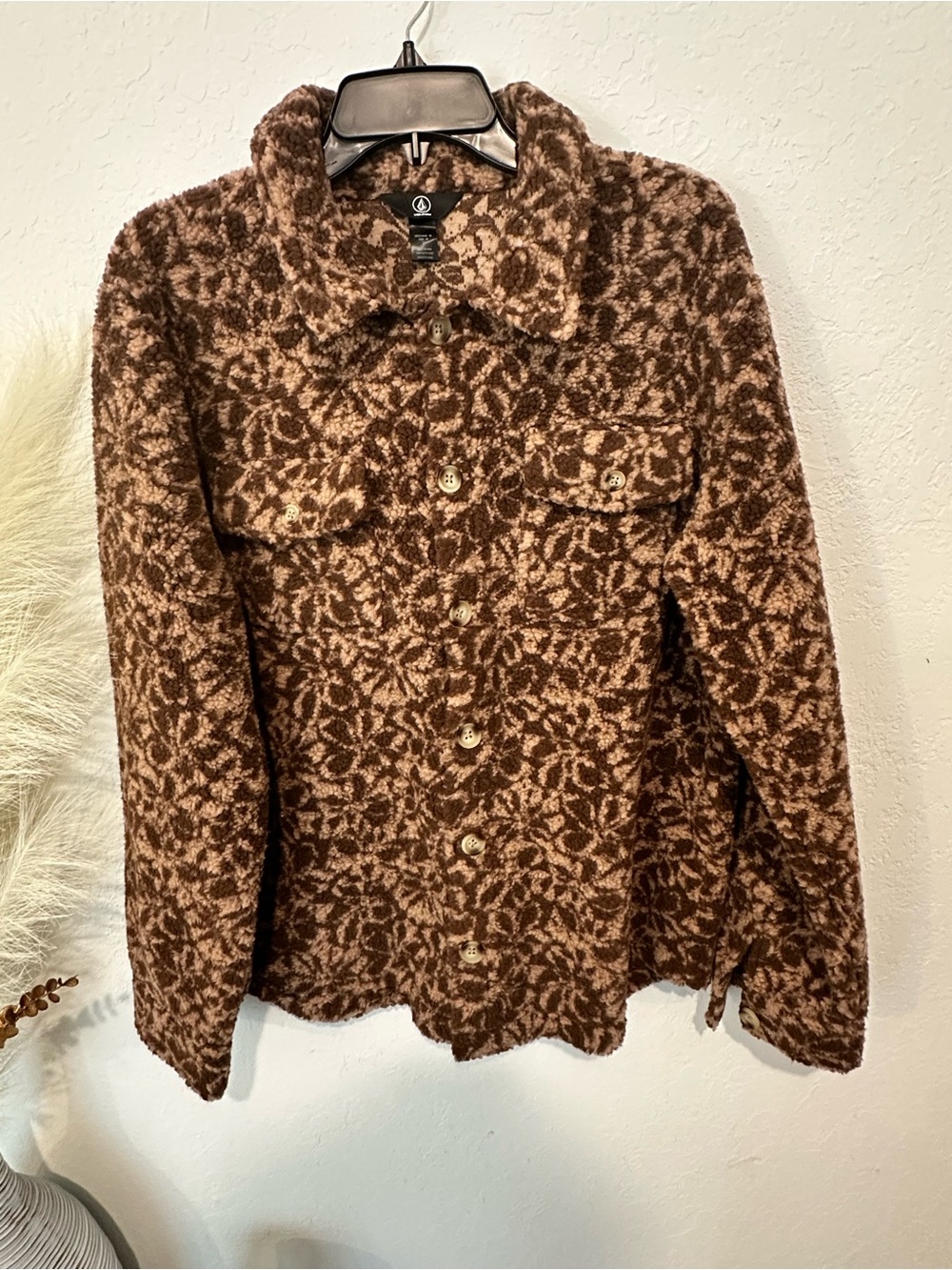 Volcom Brown size 1 M , 2 smallPatterned Teddy Shirt Jacket button